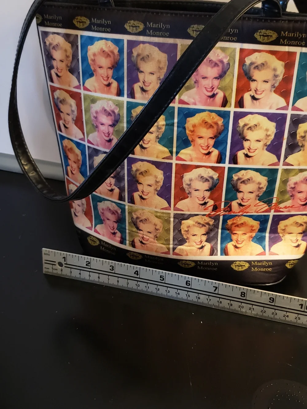 no brand eye catching